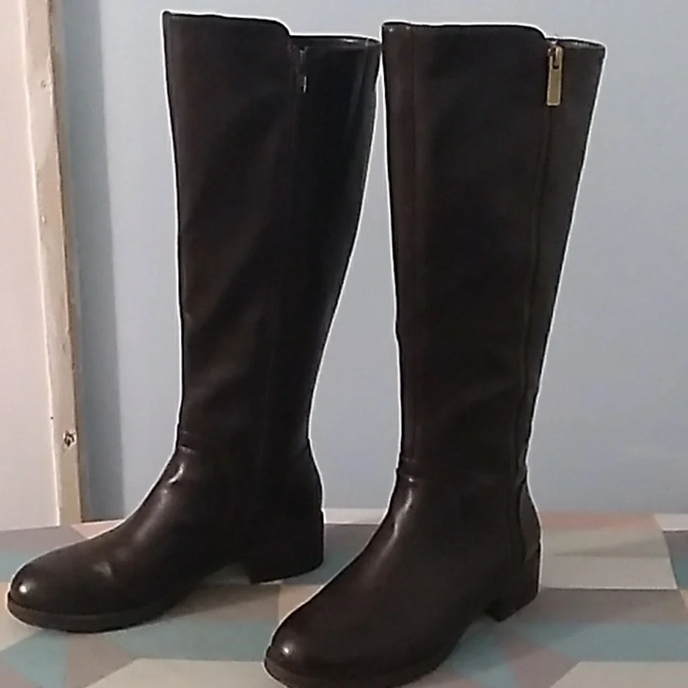 Tall boots - Picture 2 of 4